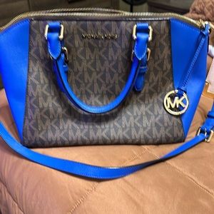 Michael Kors. Leather. With MK logo. Excellent condition!
